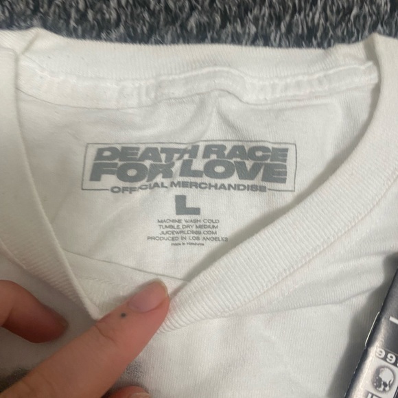 JuiceWrld Autograph CD album + shirt - Picture 2 of 7